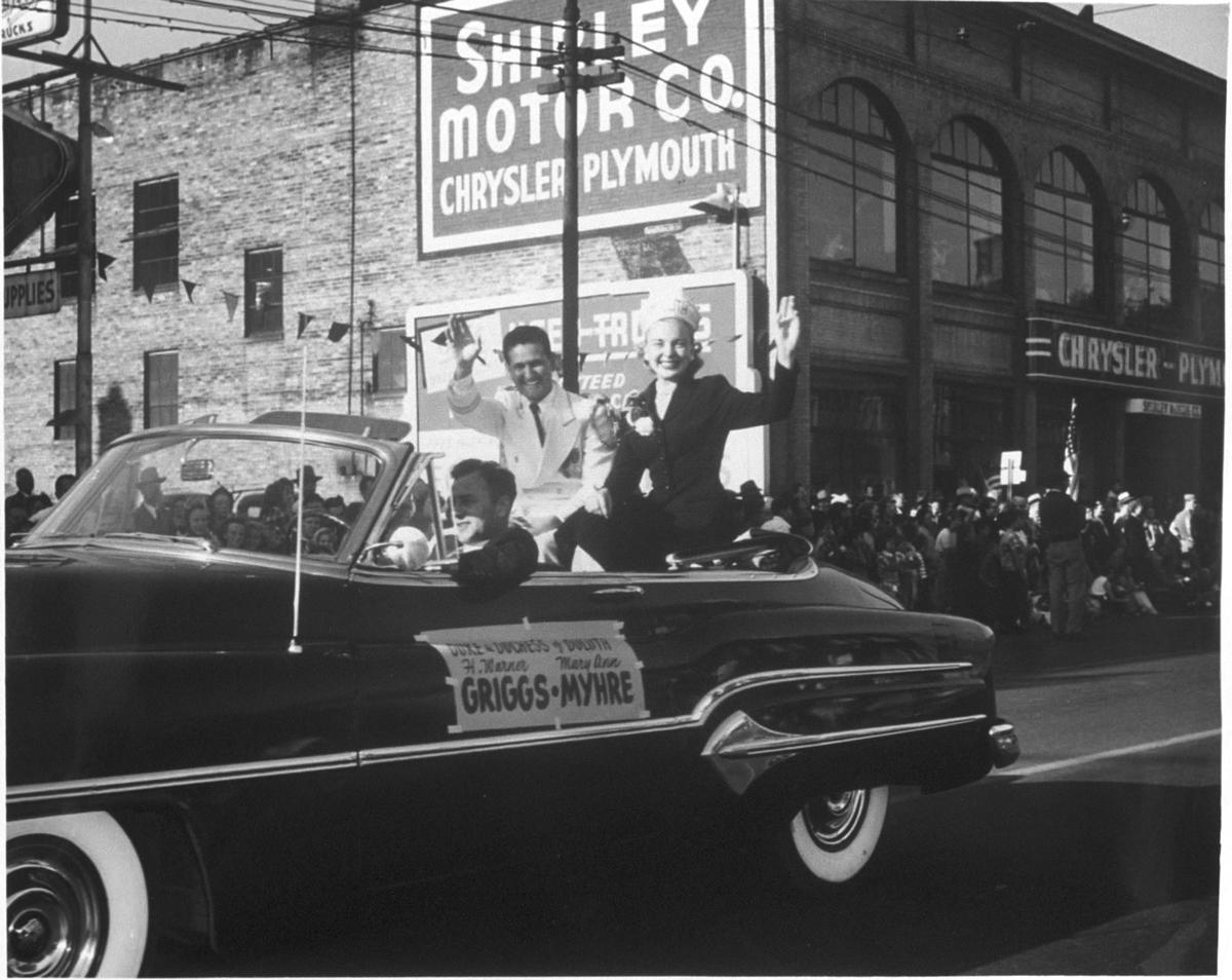 UMD's 1941 Homecoming king and queen on a car in the parade