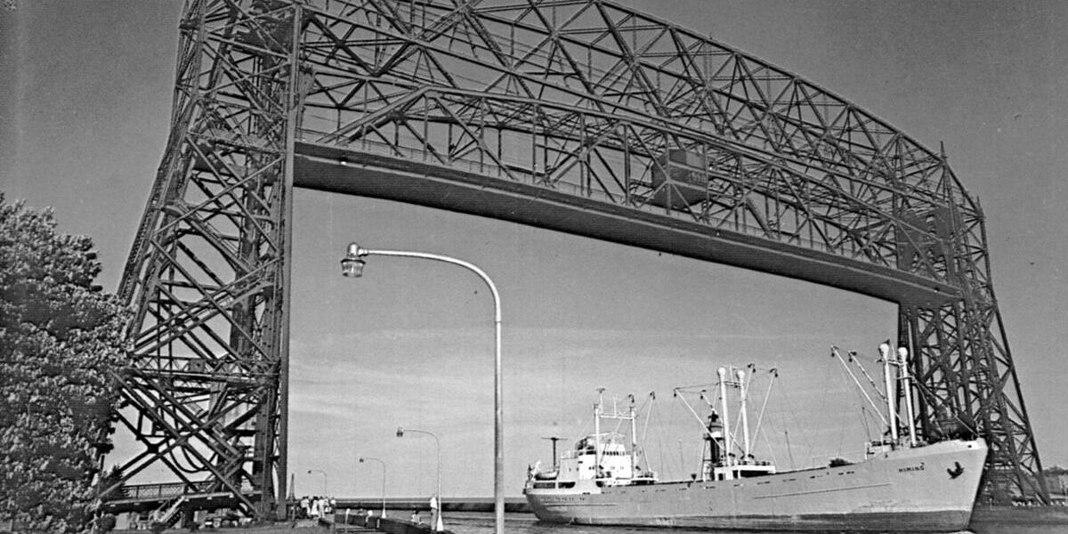 Black and white photo of the Duluth port rising for a boat to cross.