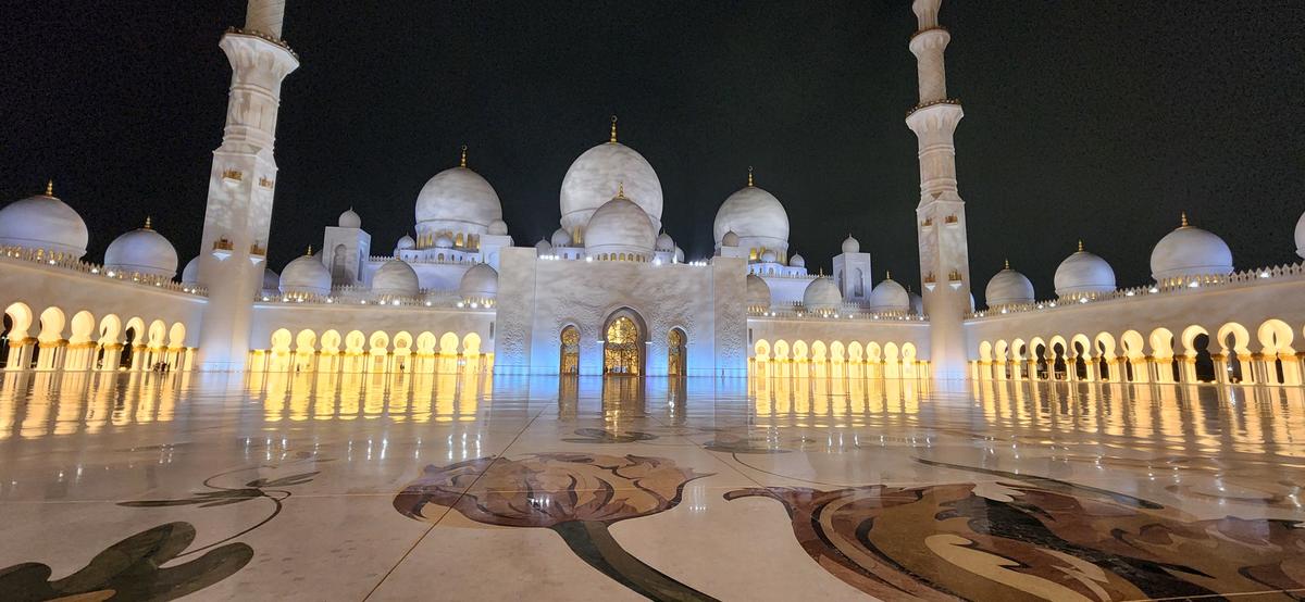 the sheikh zayed grand mosque