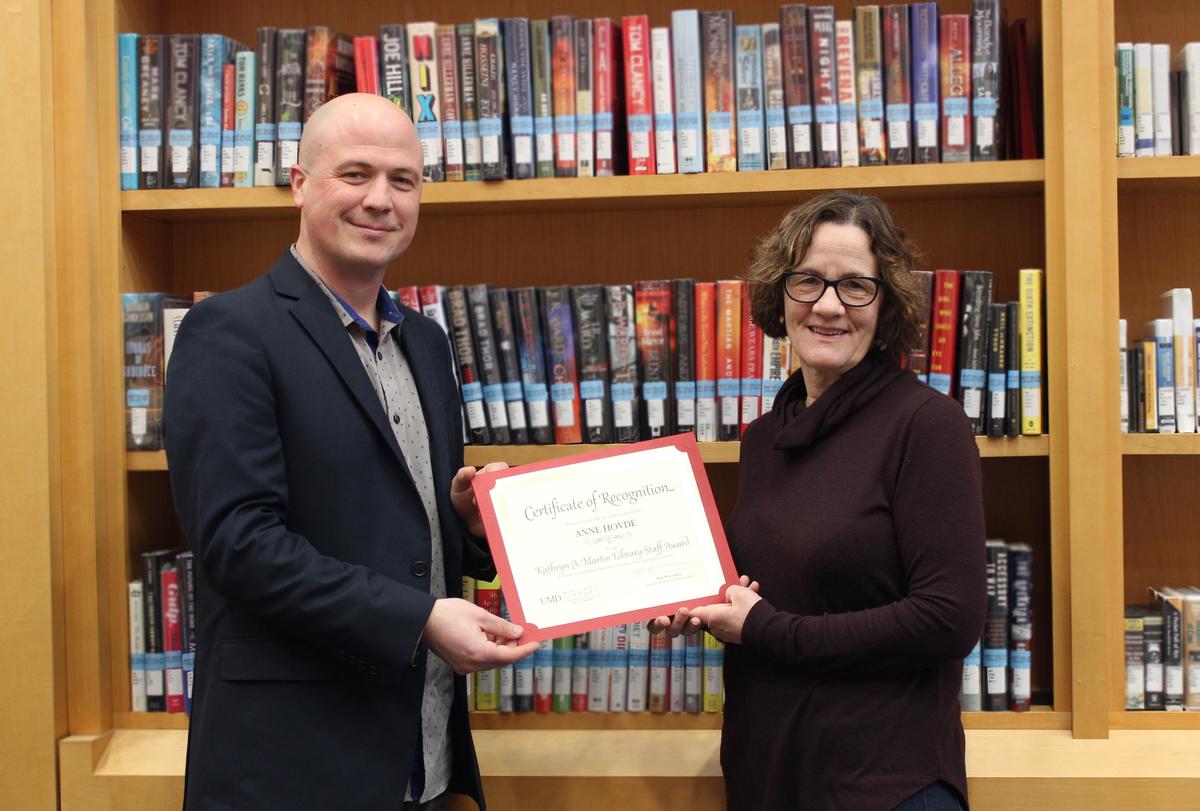 UMD ibrary Director Matt Rosendahl presents Anne Hovde with an award