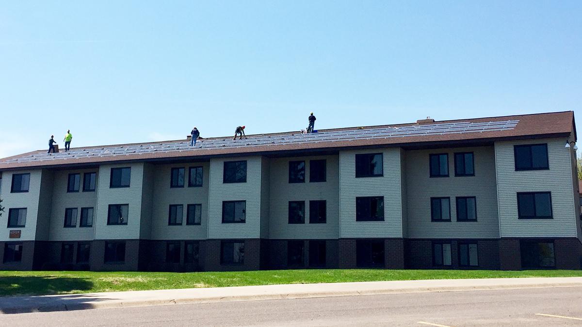 Installation of solar panels on UMD's Oakland Apartments