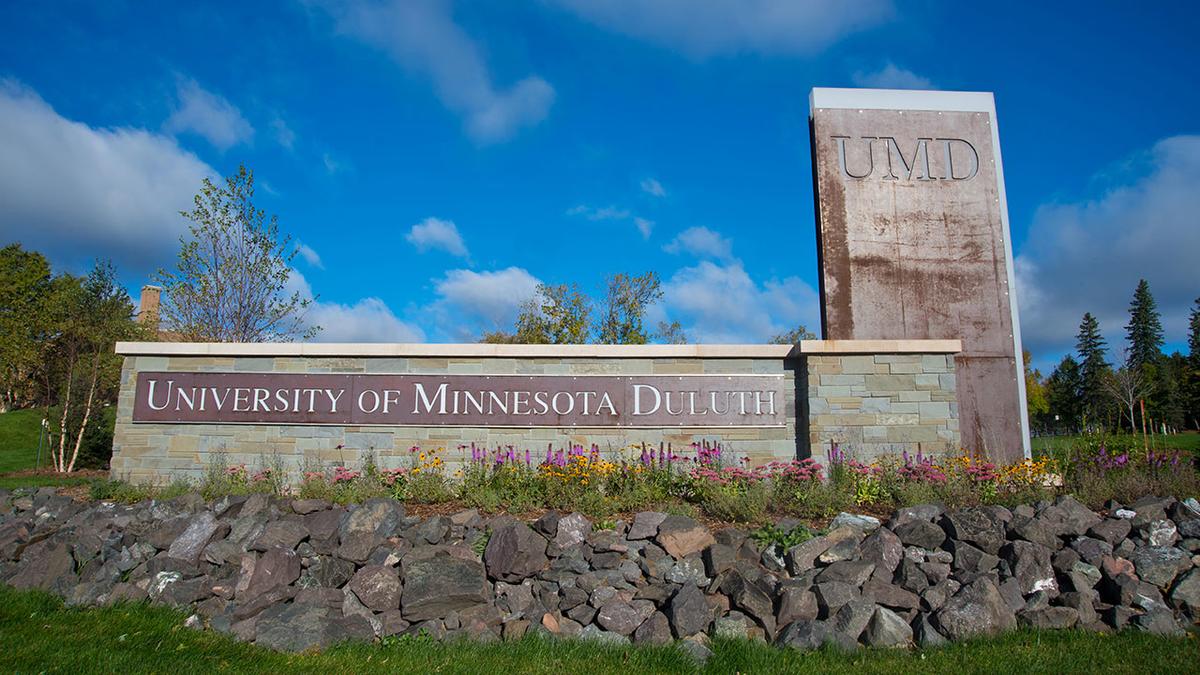 University of Minnesota Duluth sign outdoors