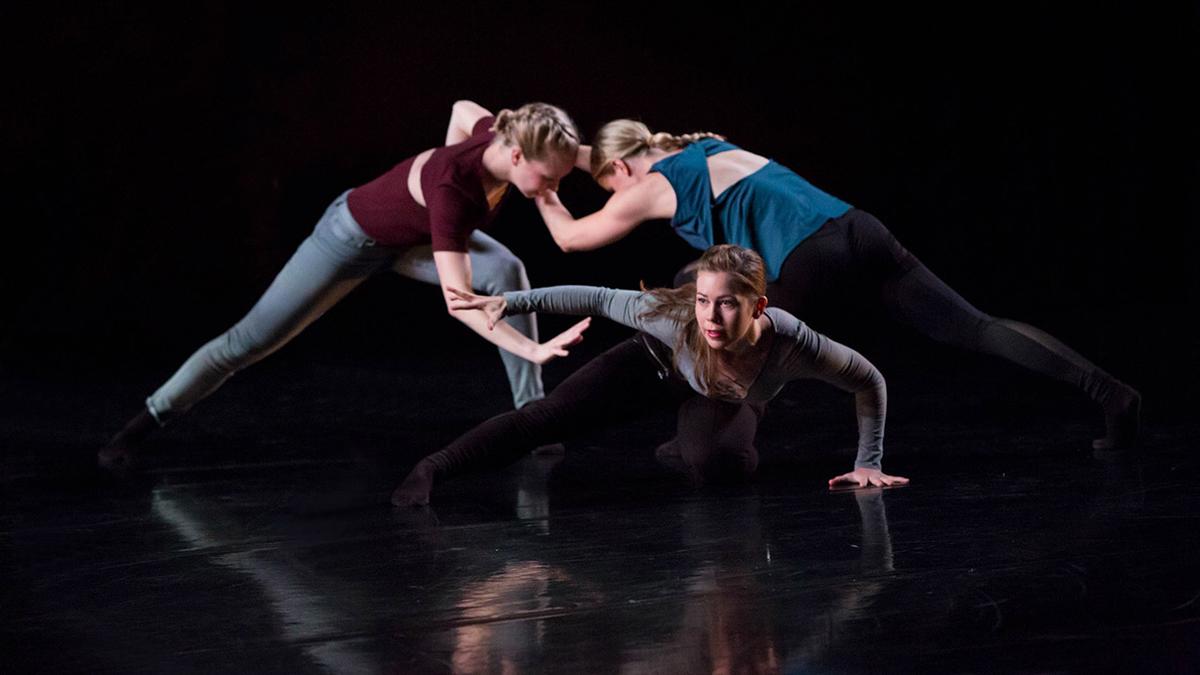 Zenon Dance Company: Three women performing the work "Eternal Reveal"