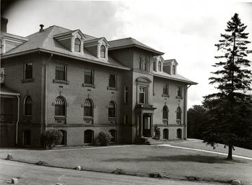 1946, Washburn Hall