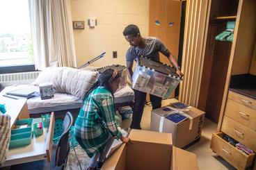 Tallie and Yohanis moving into their dorms during Bulldog Welcome Week
