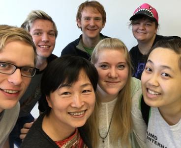 Saying "selfie" in Chinese! Front (l-r): Calvin Miner, Professor Weiqing Zhang, Elizabeth Frandle, Mai Che Lee. Back row: Ryan Jarvis, James Segee-Wright, and Stephanie Zanmiller.