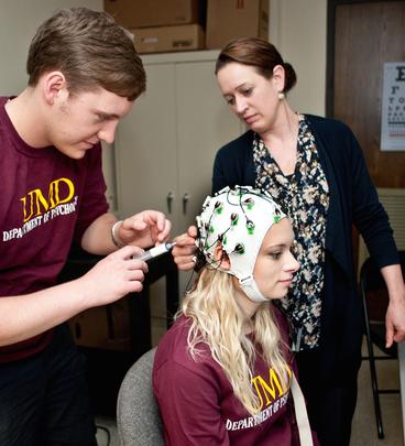 Students prepare for a demonstration of the brain cap.